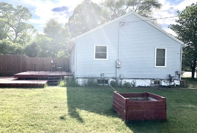 Building Photo - Remodeled 4 bedroom Ranch