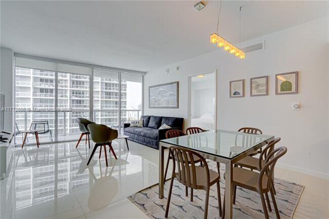 Building Photo - 475 Brickell Ave