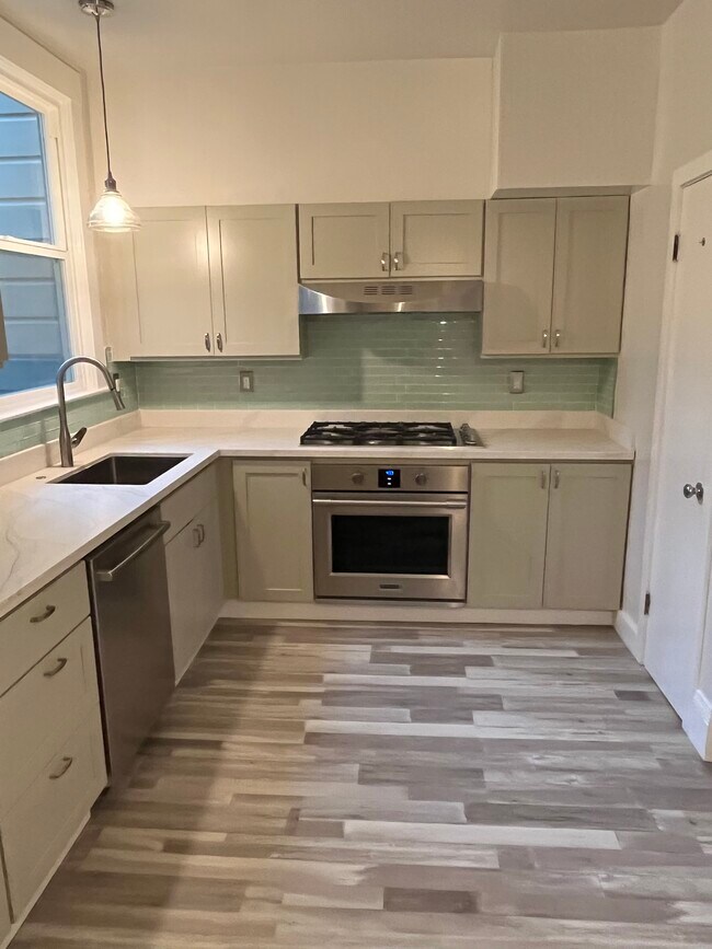Newly renovated kitchen with electric oven and gas cooktop. - 2634 Franklin St