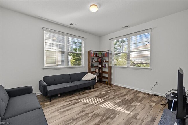 Building Photo - 5024 Hawkins Ml Wy