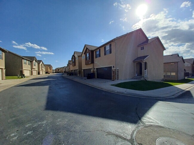 Building Photo - 1285 Firefly Dr