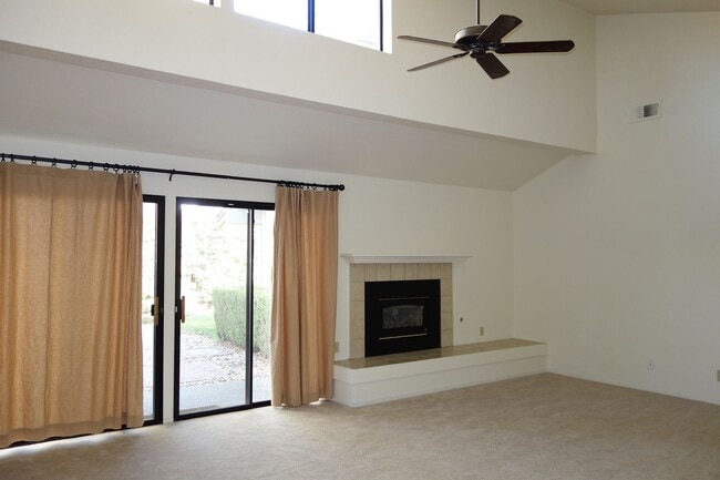 Foto del edificio - 105 Almond Dr