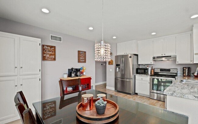 Building Photo - 13842 Midgrove Ct