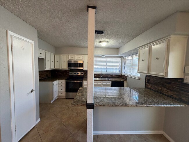 Foto del edificio - 13616 Garden Grove Ct