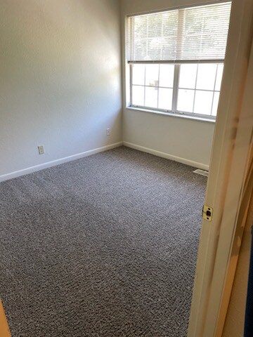 Foto del edificio - 214 Cross Lanes Dr