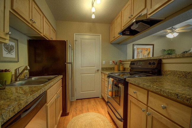 Foto del edificio - 401 Canyon Woods Pl