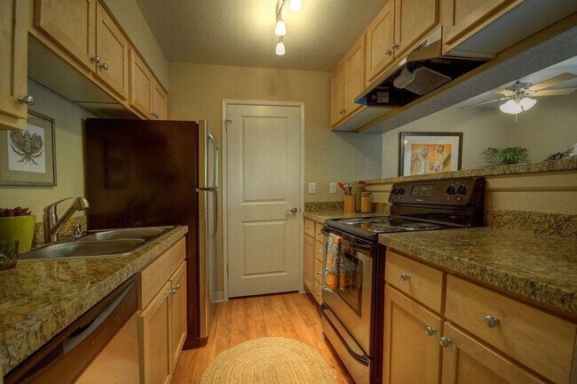Foto del edificio - 401 Canyon Woods Pl