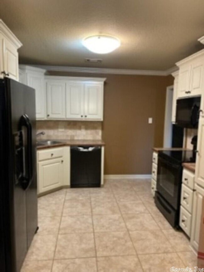 Building Photo - 34 Peachtree Ln