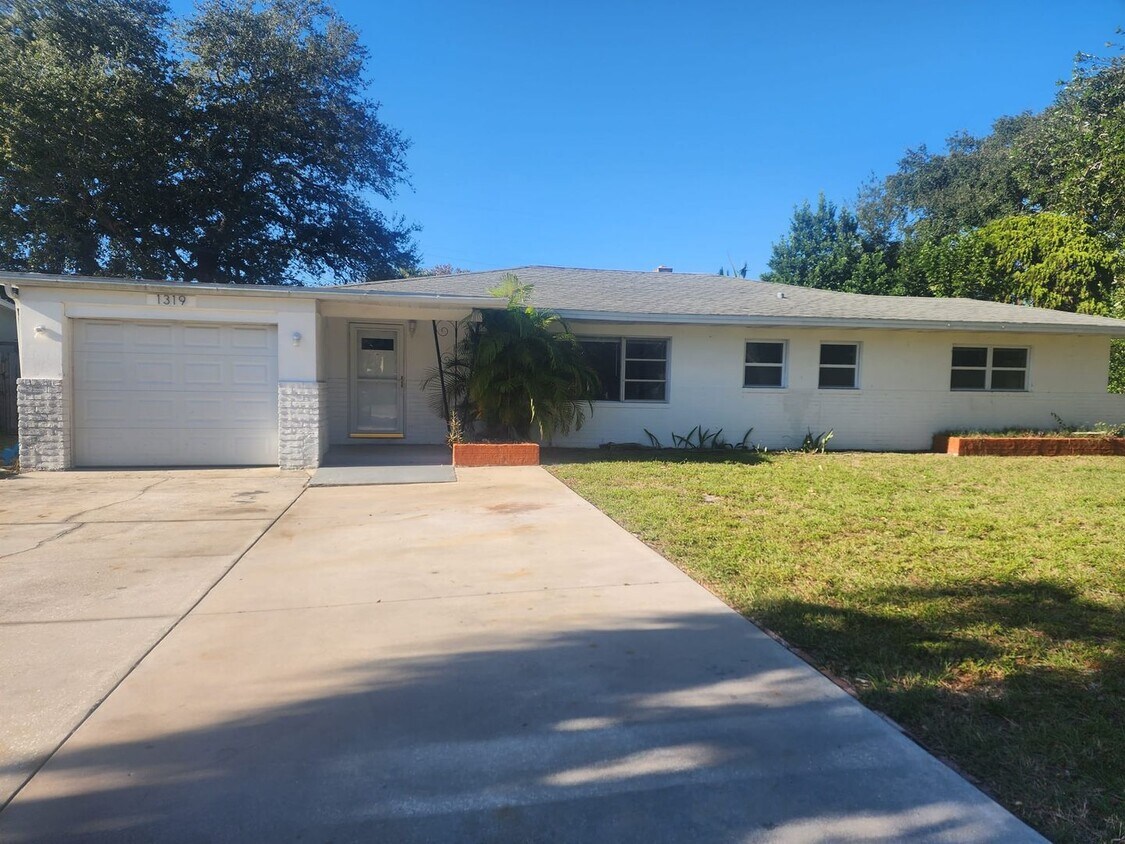 Foto principal - Pasadena Golf Club Estates - 2 Bedroom 2 B...