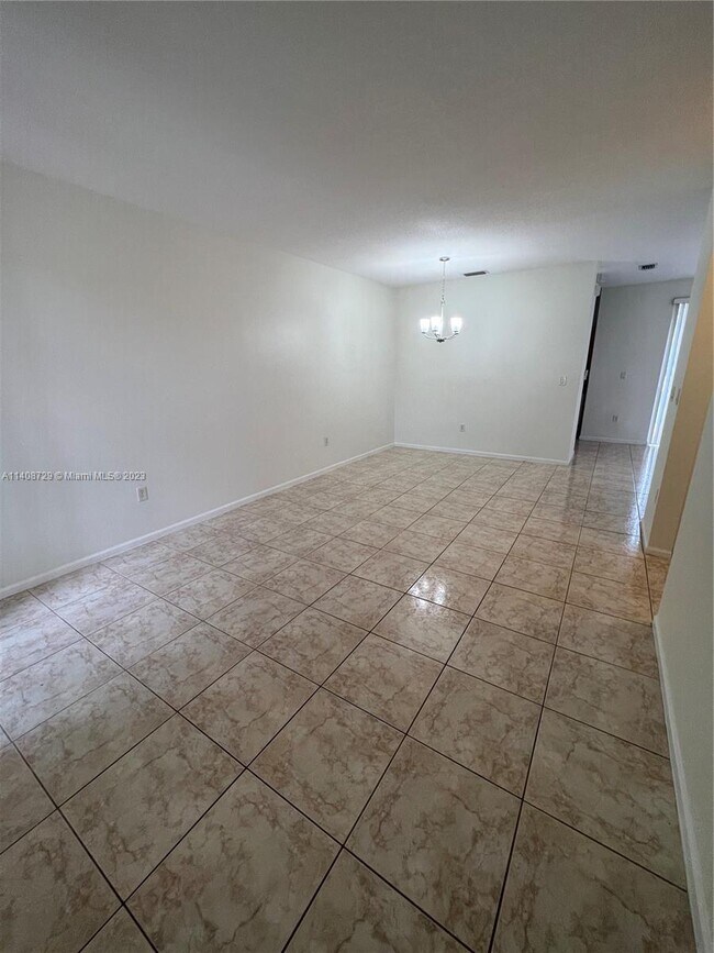 Building Photo - 185 Riverwalk Cir