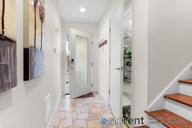 Building Photo - 2 br, 2.5 bath Townhome - 913 Martin Luthe...