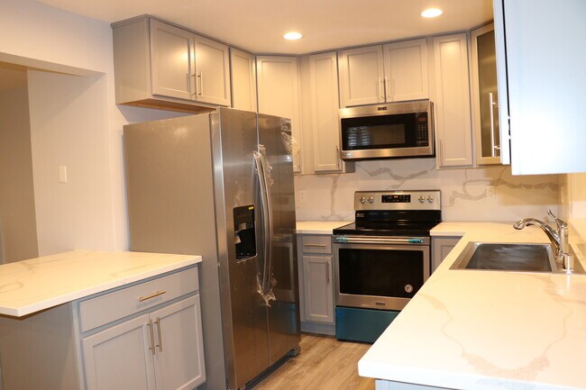 Foto del edificio - 16730 Barnell Ave