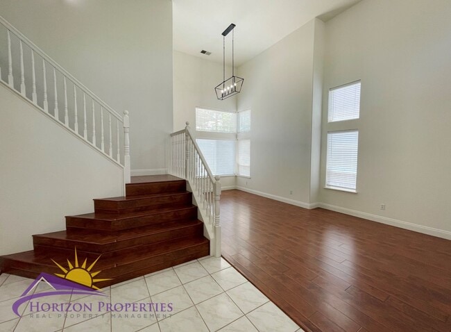 Foto del edificio - Spacious 5 Bed 3 Bath 2,136 Sq. Ft. Sheldo...