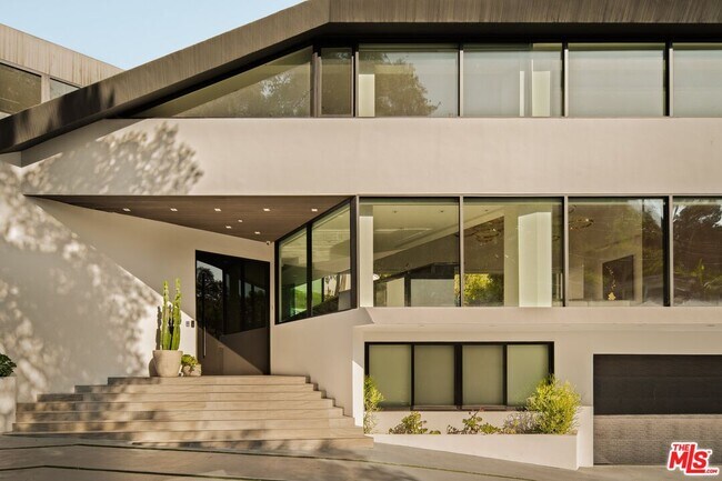 Foto del edificio - 2210 Bowmont Dr
