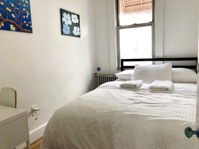 Building Photo - 31 Melrose St