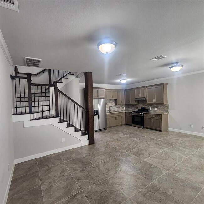 Foto del edificio - 617 E 39th St