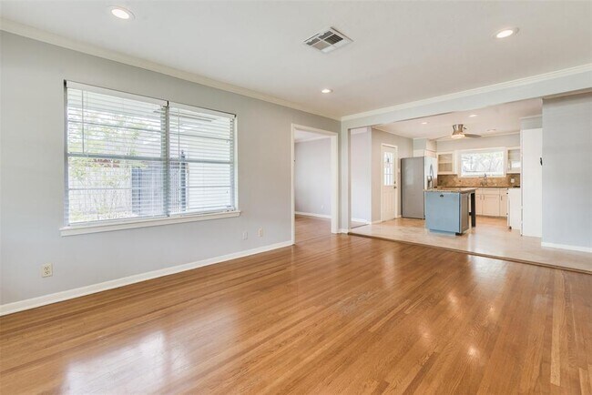 Building Photo - 8906 Bace Dr