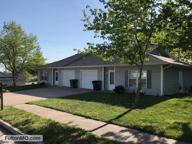 Building Photo - 1009 Boulder Court