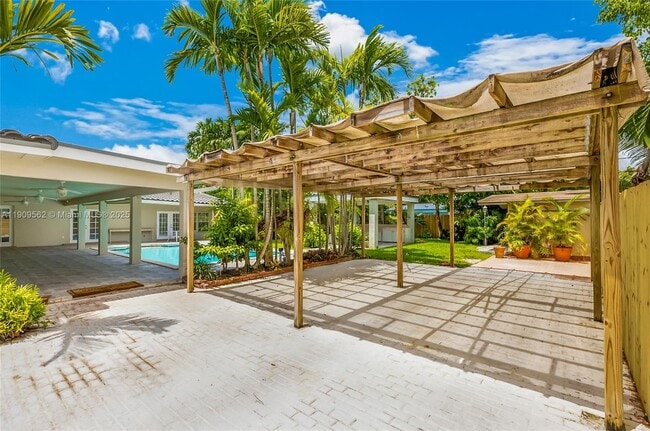 Foto del edificio - 13820 SW 82nd Ave