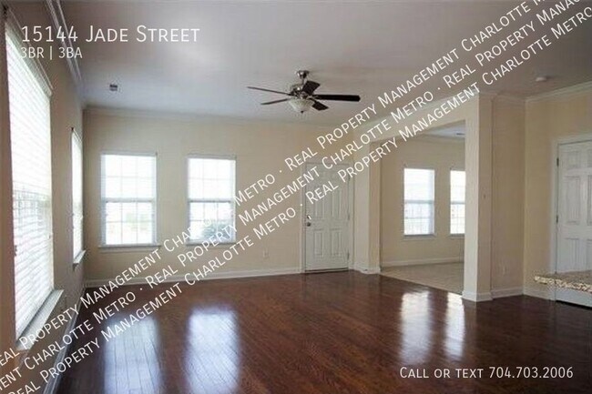 Building Photo - GORGEOUS 3 BR Townhome in the Heart of Bal...