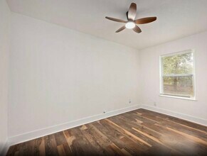 Building Photo - 6043 Lyndhurst Dr