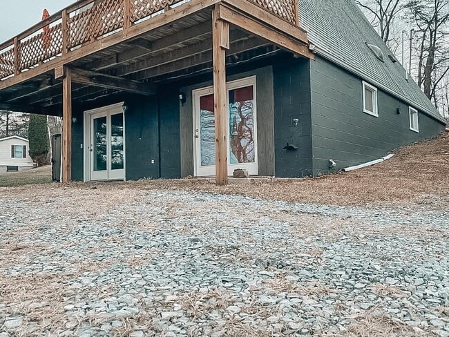 Building Photo - 178 Day Dr