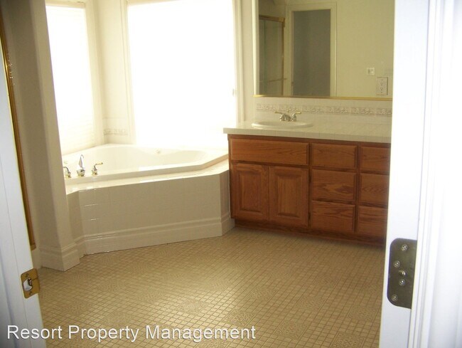 Building Photo - 5 br, 3 bath House - 3099 E. Fernan Hill Rd.
