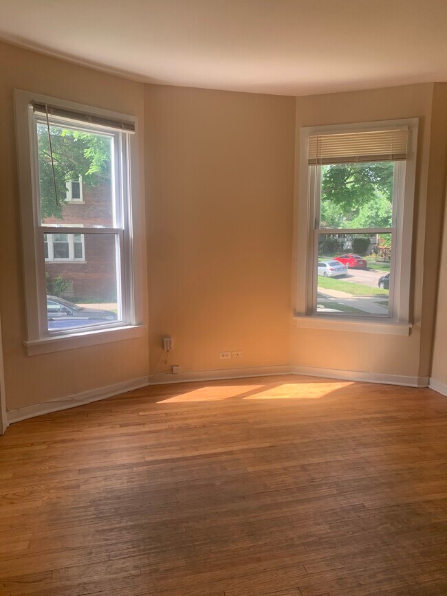 Foto del edificio - 3801 N St Louis Ave