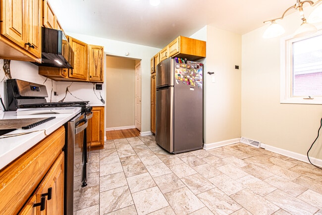 Foto del edificio - 4804 N Ozark Ave