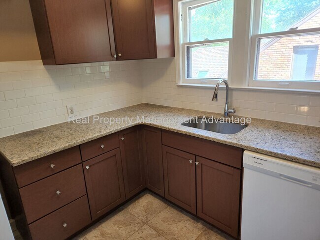 Foto del edificio - 911 Oakridge Ave