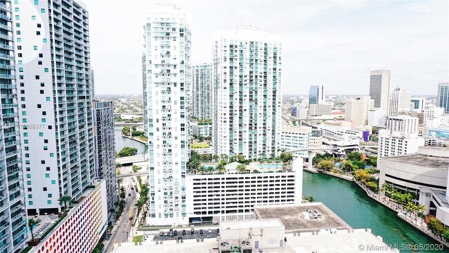 Building Photo - 485 Brickell Ave