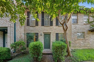 Building Photo - 2104 Bronte Dr