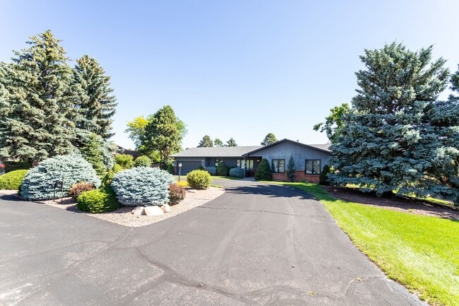 Foto del edificio - Ranch Style Home Located inside Kissing Camels!