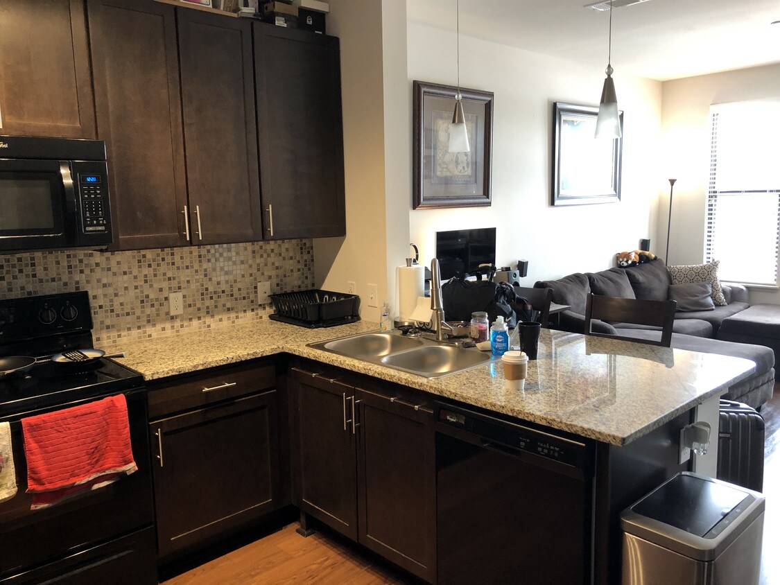 Foto principal - 4501 Charlotte Ave