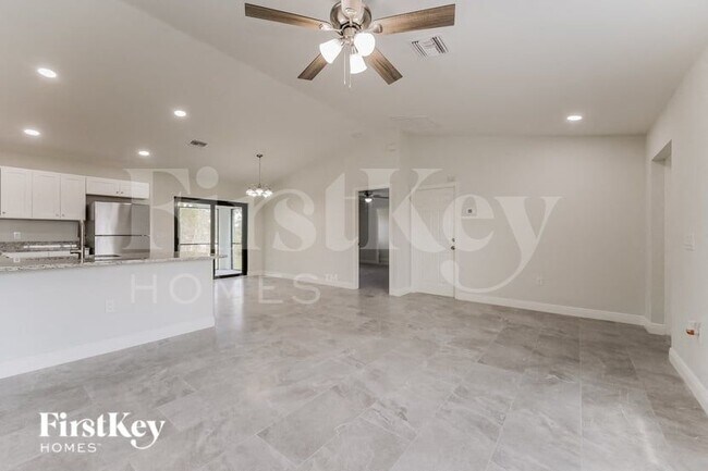 Building Photo - 3200 SE 5th St