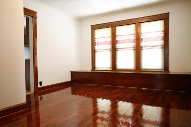 Building Photo - ***AUGUST 2025*** 4 Bedroom House - 5 Pers...