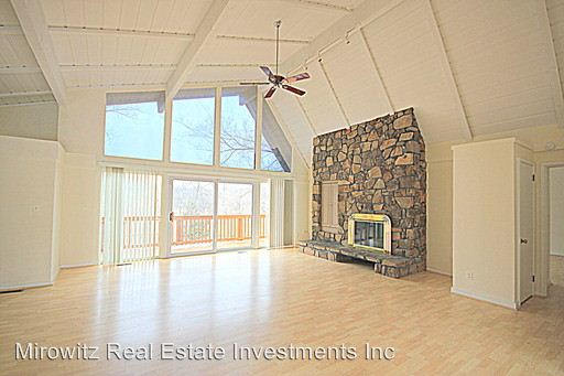 Building Photo - 70 Meadowbrook Country Club Est