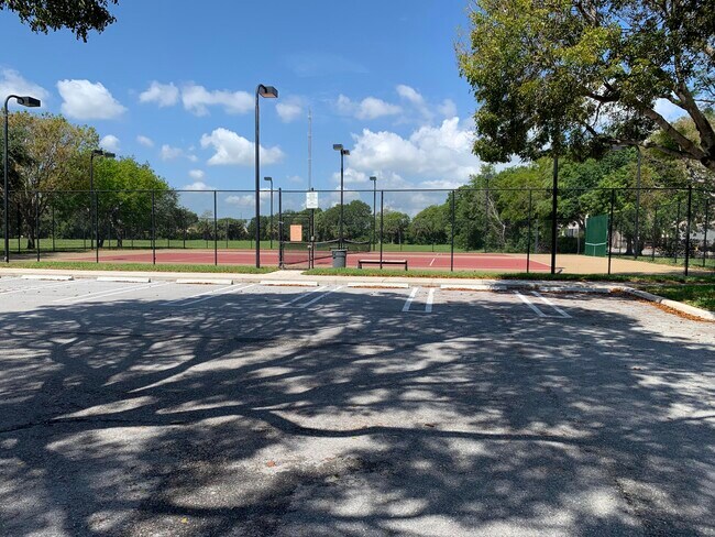 Foto del edificio - 2058 Alta Meadows Ln