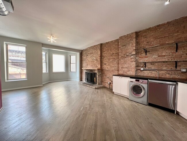 Living Room w/Fireplace - 1520 S Wabash Ave