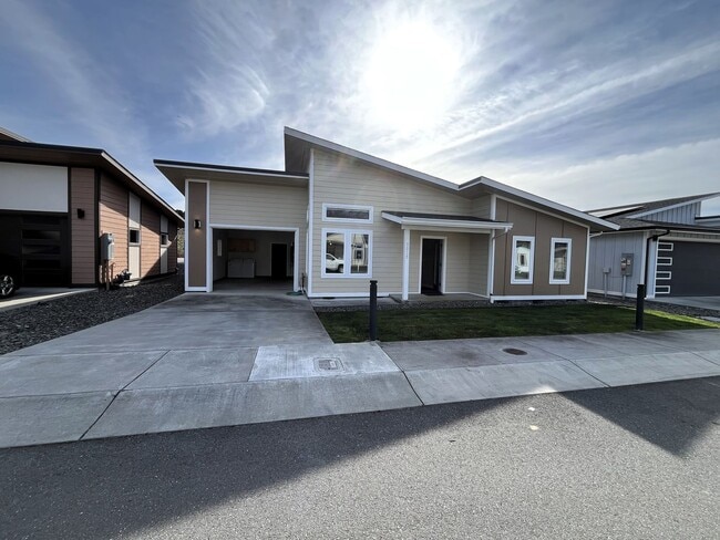 Building Photo - Senior Living Community (55+) - Built In 2021 - High End 2/2 Home With Full Access To Onsite Recr...