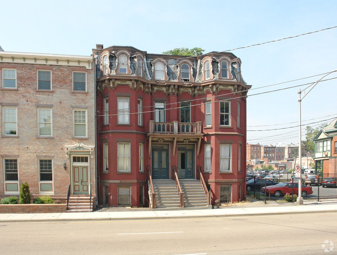 Building Photo - 316-318 Mill St