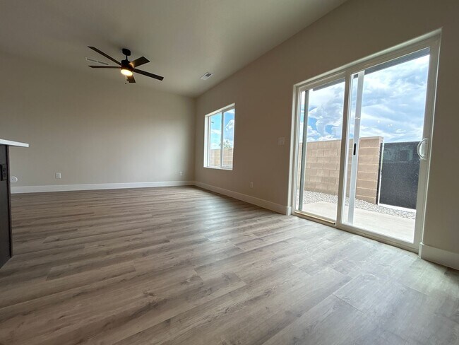 Foto del edificio - Beautiful NEW Home!!!!