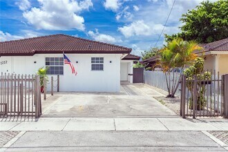Building Photo - 1214 NW 34th Ave