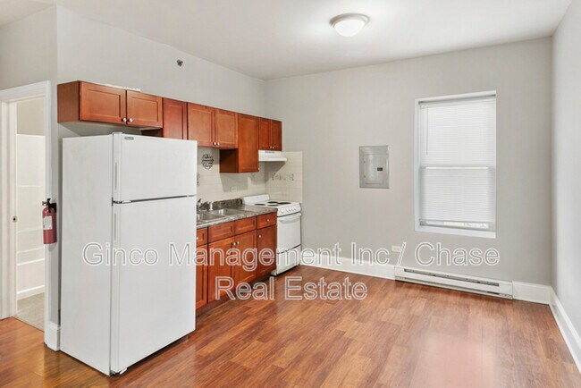 Building Photo - 115 N Hickory St