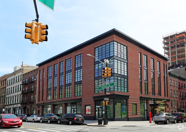 Foto del edificio - 325 Henry St