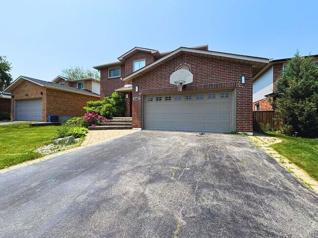 Building Photo - 2463 Overton Dr