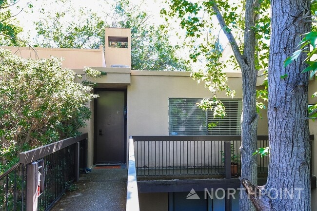 Building Photo - 2BR/2BA | Newly Renovated Unit | Community pools | In Woodside Sierra!