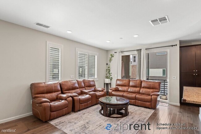 Building Photo - 4 br, 4 bath Townhome - 3450 Dublin Boulev...