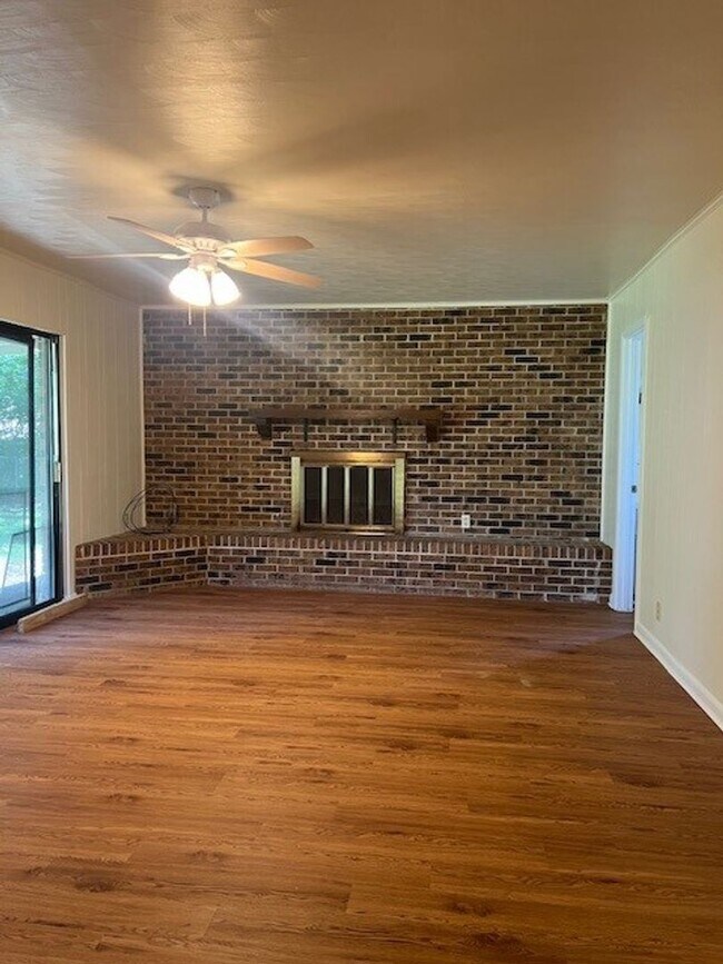 Building Photo - Quaint Home in North Denton -MUST SEE