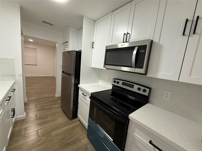 Foto del edificio - 617 NW 3rd Ave